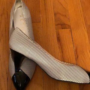 Joyce Selby dress shoe - never worn